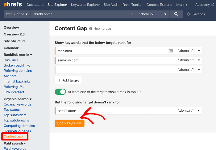 Para começar a roubar as palavras-chave de seus concorrentes no Site Explorer, clique na guia Content Gap.