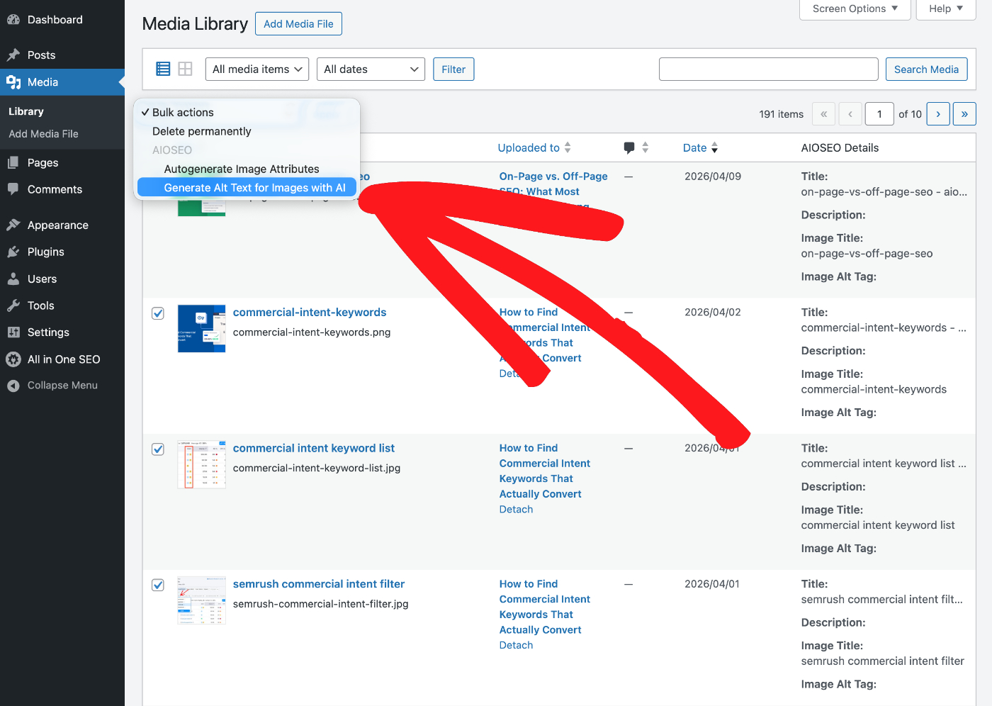 Genera testo alternativo per immagini con IA selezione nel menu a discesa Azioni di massa