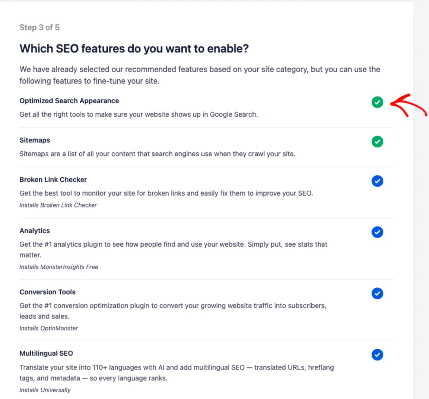 A etapa de recursos de SEO com uma lista de recursos como Aparência de Pesquisa Otimizada, Sitemaps e Verificador de Links Quebrados
